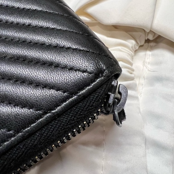 Chanel Wallet - Picture 16 of 17